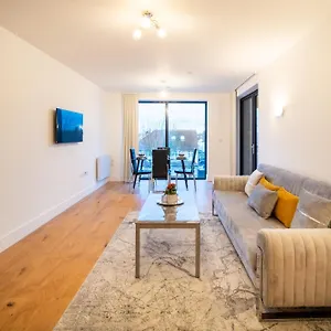 https://5-6-stunning-flats-available-at-meadow-house-hounslow.brighton-hotels-england.com